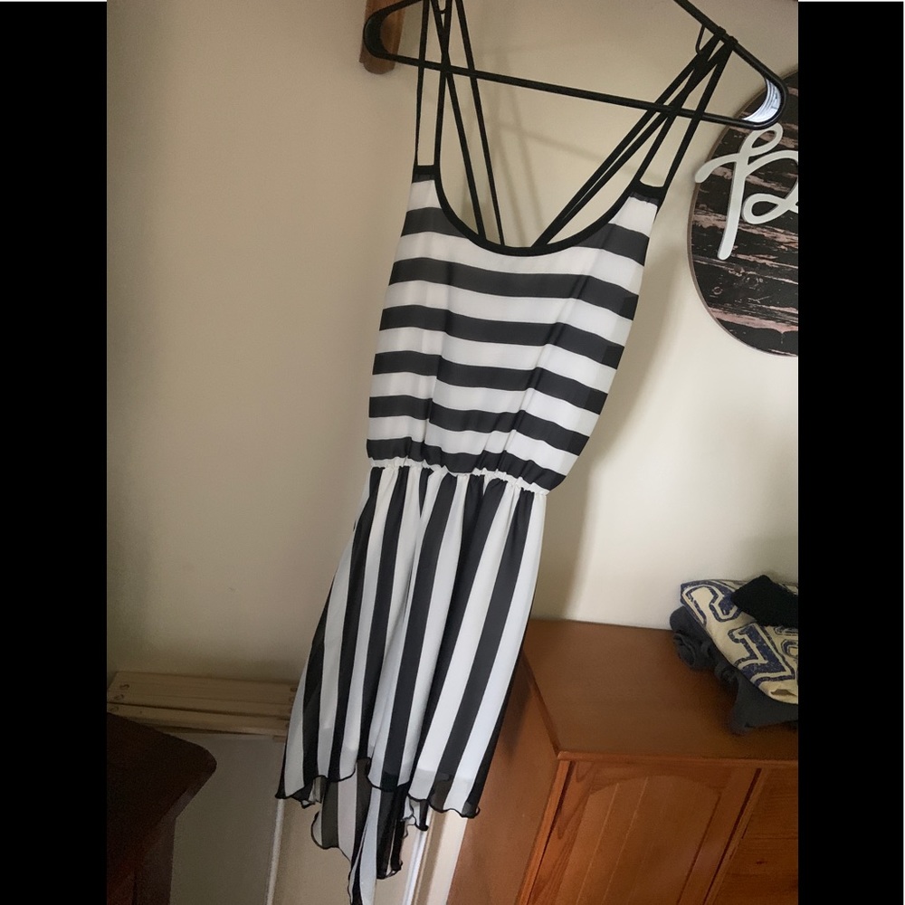 🔴EVERYTHING MUST GO🔴 Black & white striped dress 🖤